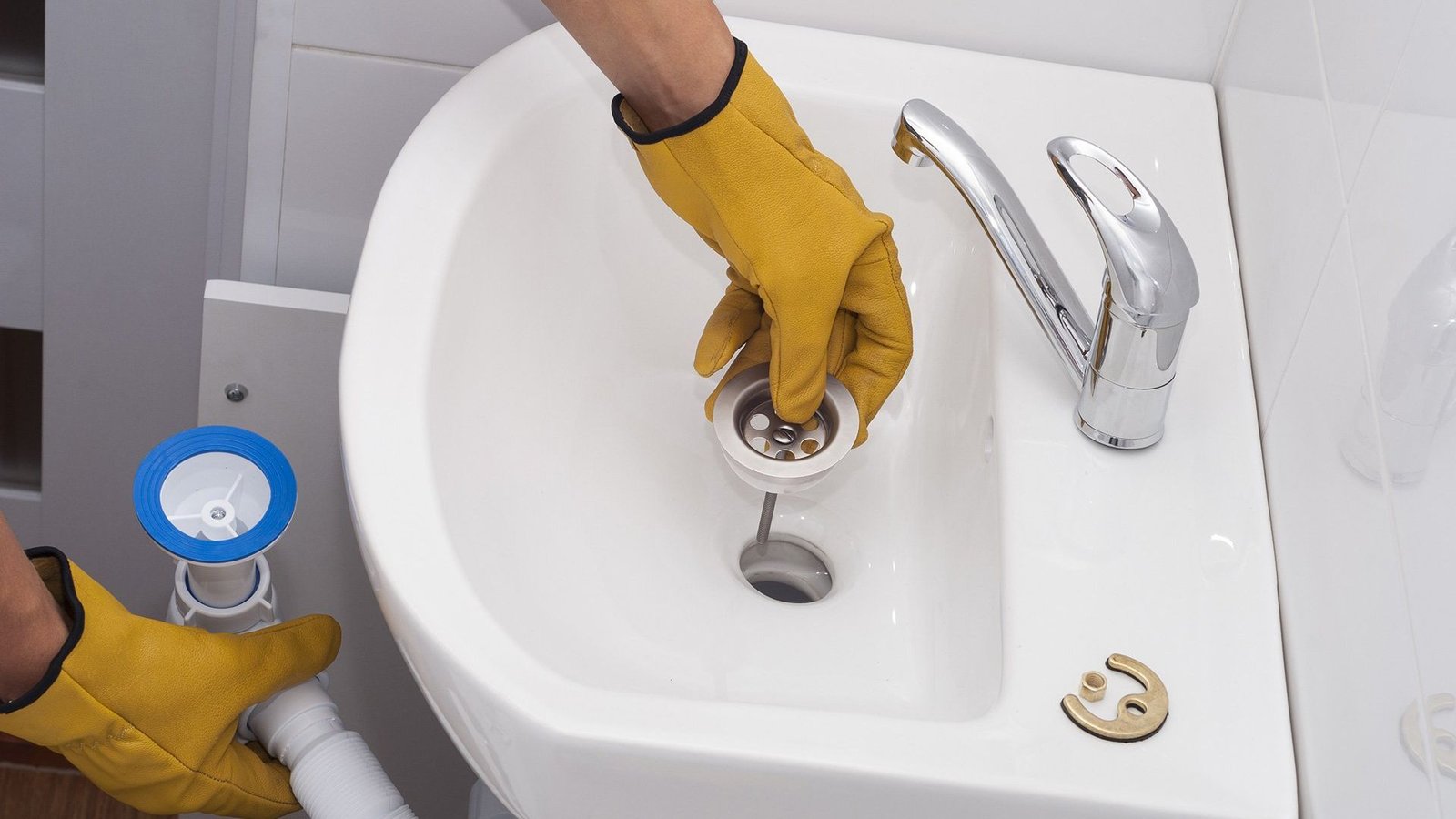 Slow or Clogged Drains in Tacoma? When to Call and What to Expect
