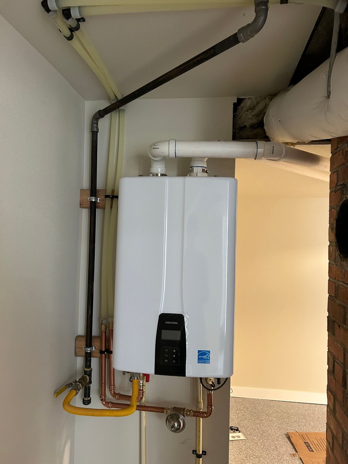 Water heater installation by Royal Flush Plumbing in Pierce County, WA, photo 1